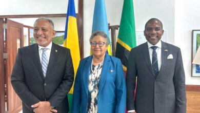 Photo of CARICOM Chair and Secretary-General make courtesy visit on new SVG Prime Minister
